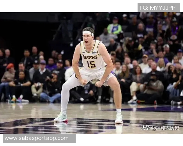 里夫斯开季19场表现惊艳成为队史第二快达成500分100助50三分的球员 里夫斯开季19场表现惊艳成为队史第二快达成500分100助50三分的球员