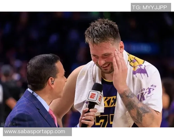 詹姆斯坚持东契奇最后出场引发热议湖记独家揭秘首发阵容介绍背后的故事