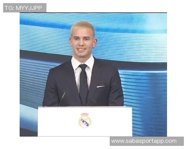 马斯坦托诺训练中疑似受伤与队医一同离场引发担忧