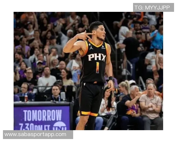 布克第三节强势回归5投4中砍下12分助力球队成功反超比分