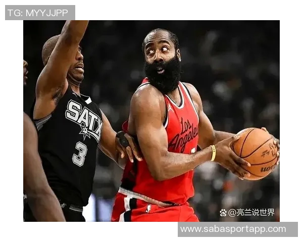 热火队远程轰炸三分球表现出色八名球员共同贡献19记三分球