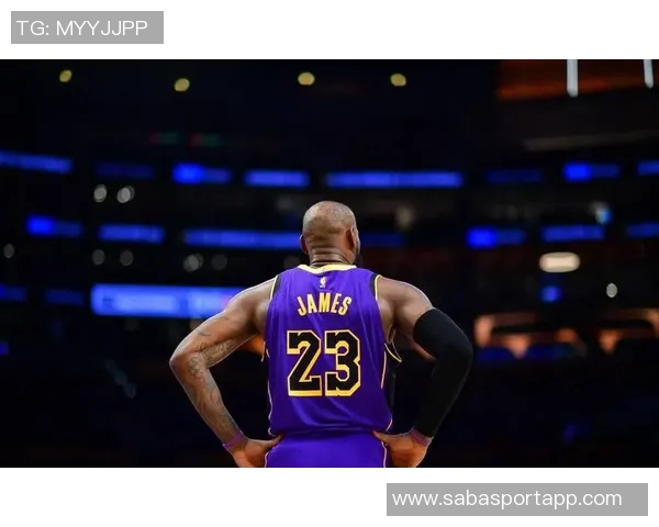 徐静雨分析湖人新星里夫斯超越特雷杨詹姆斯引领球队前行